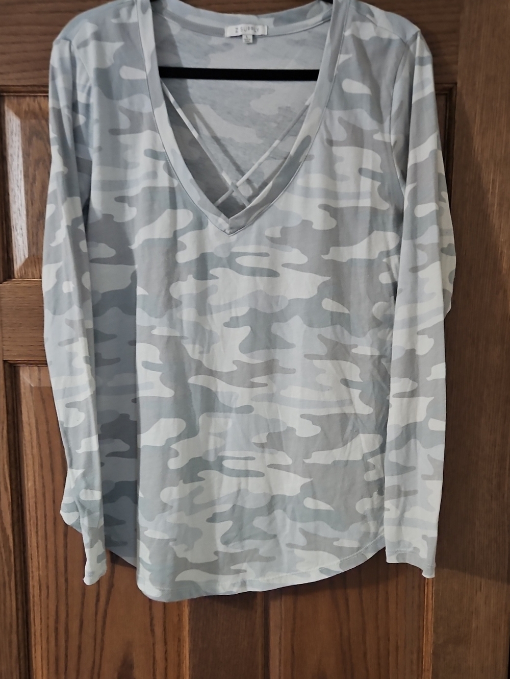Z Supply Womens Light Gray Camo Long Sleeve V-Neck Tee